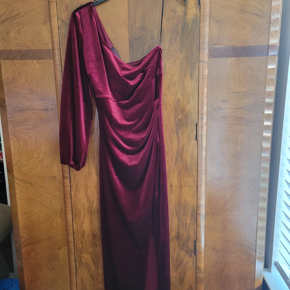 Elegant One-Shoulder Wine Dress